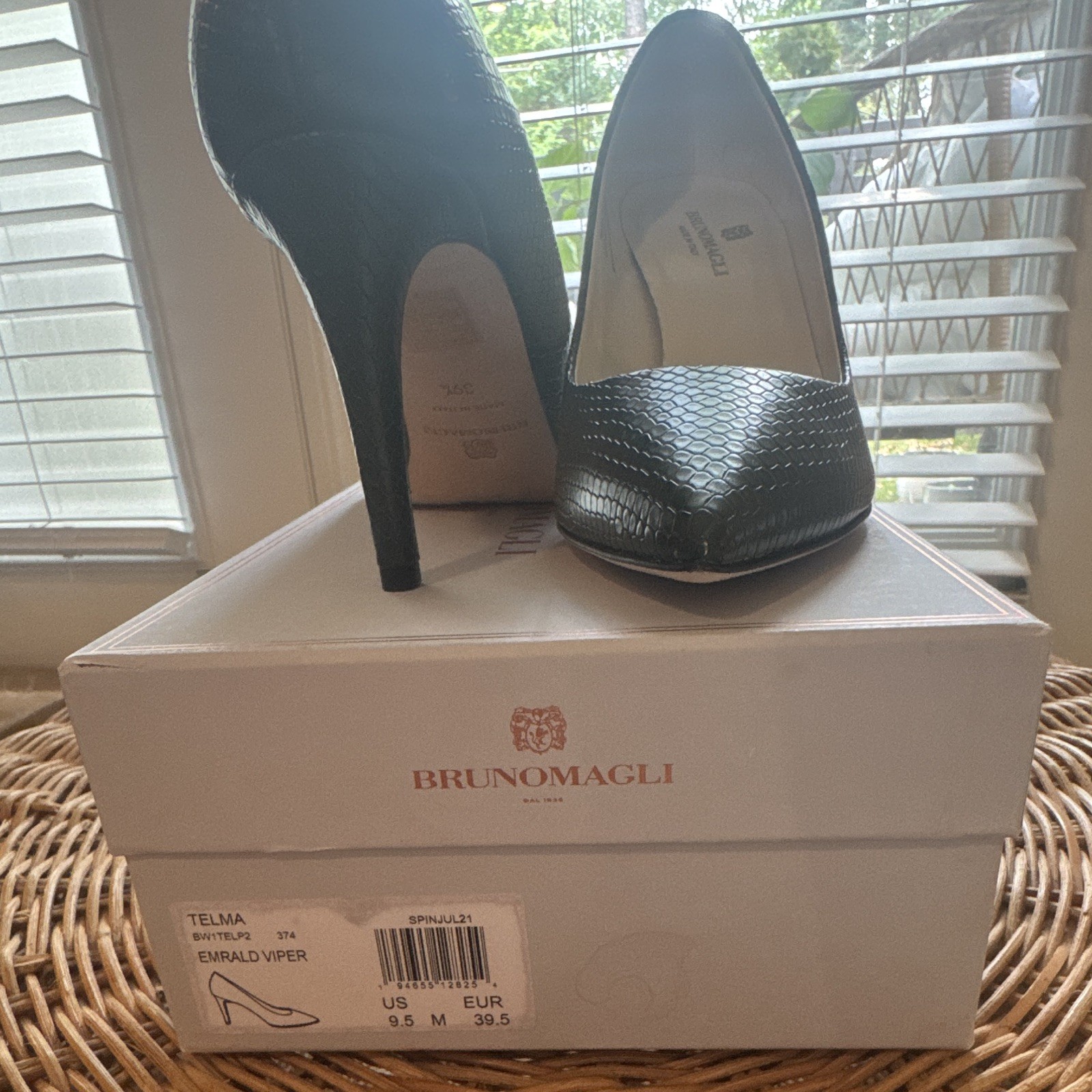 Bruno Magli Women’s Green Embossed Leather Pointed Toe Stiletto Pumps US 9.5