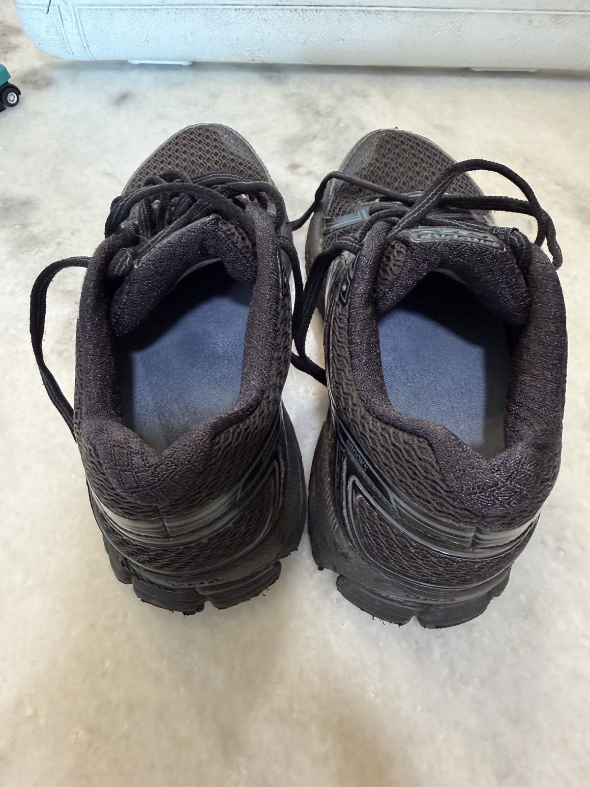 Brooks Women Adrenaline GTS 17 Size 6.5 Running Shoes