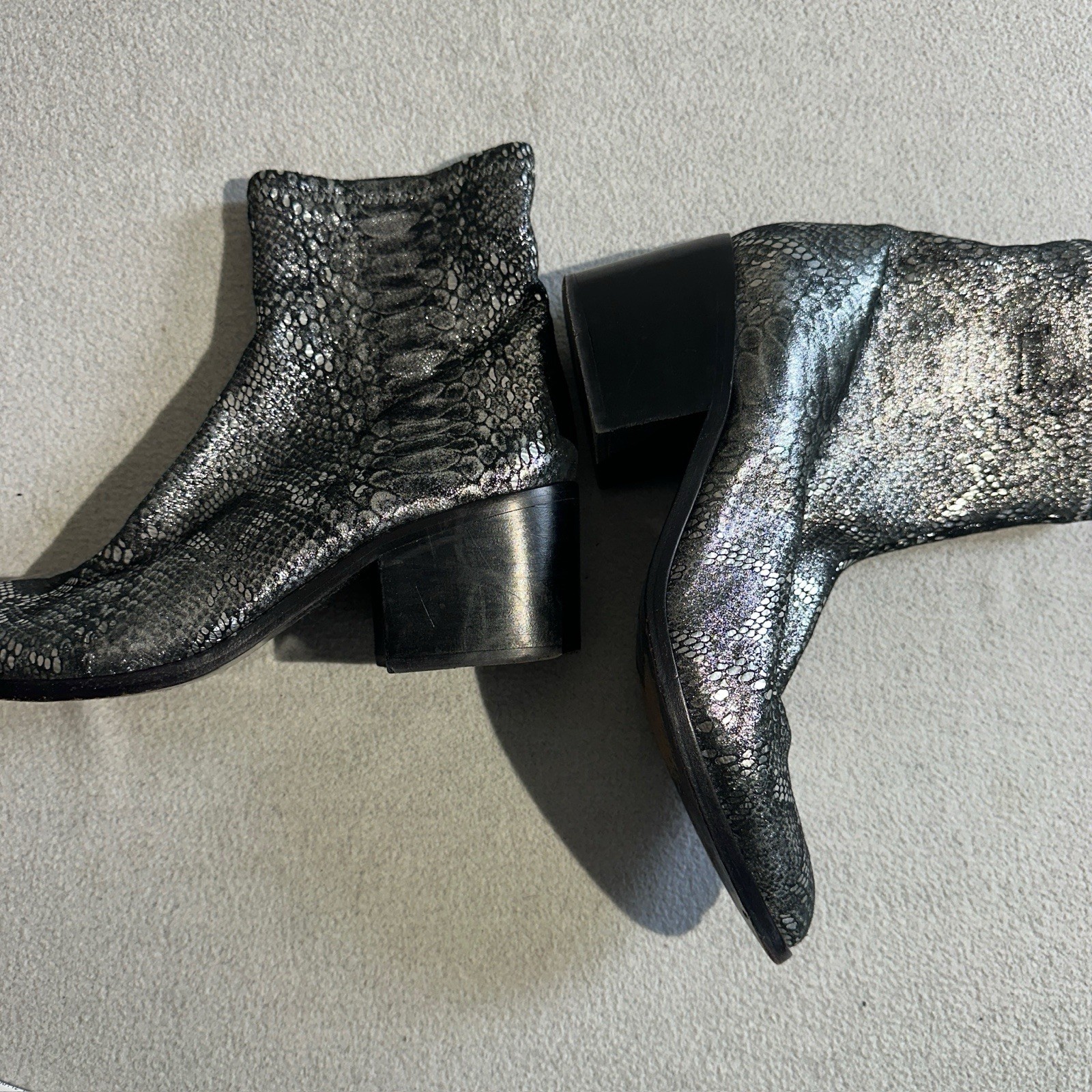 Opening Ceremony Womens Black Silver Metallic Snakeskin Ankle Boots 8.5 / 39