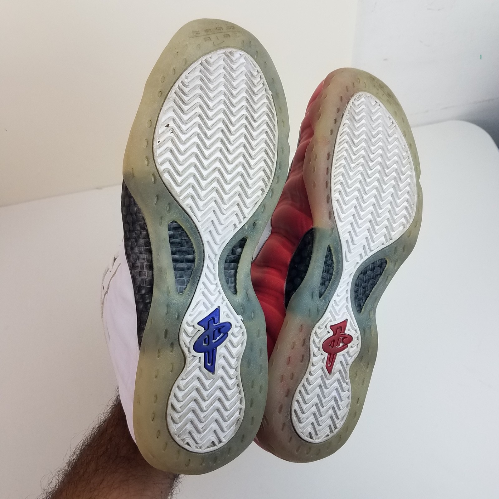 Size 9.5 – Nike Air Foamposite white red blue One USA men