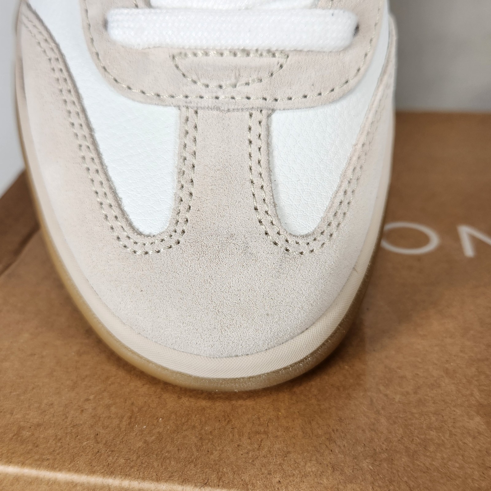 7.5 WIDE – Vionic City Walk – White Black Beige SUEDE LEATHER – Womens