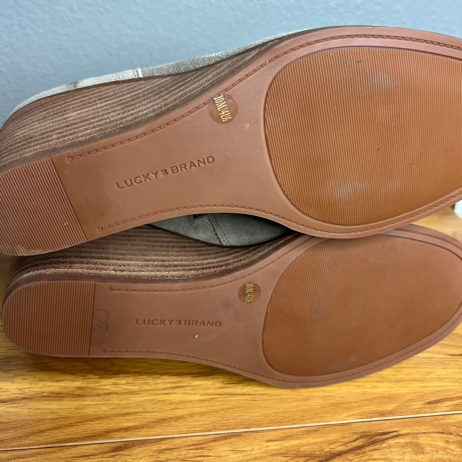 Lucky Brand Zorla Wedge Ankle Boot Size 10 Beige Suede Zip 3.25″ Heel NEW
