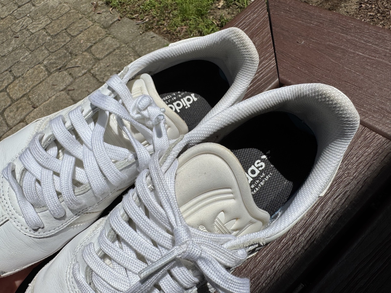 Men’s US 8.5, Women’s US 10 – Adidas Classic Gazelle Sneakers – White, Leather
