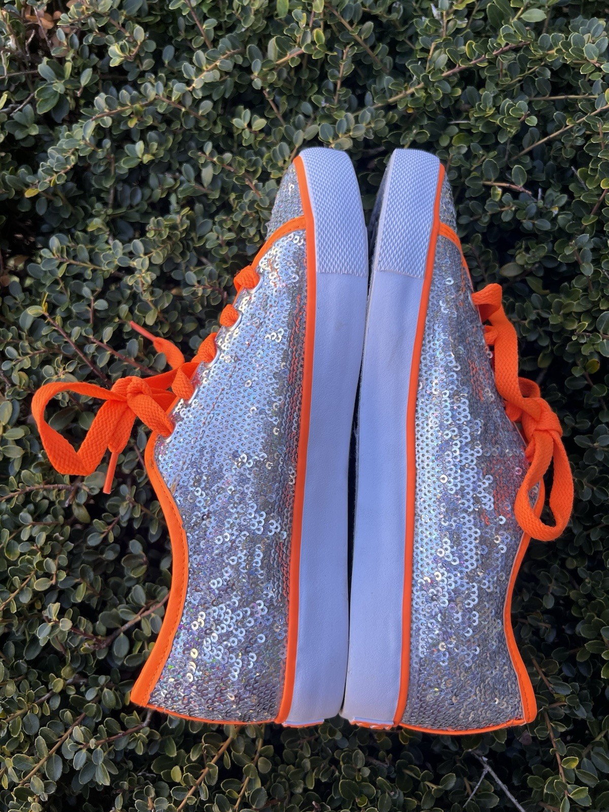 Gotta Flurt Pizzazz Womens Silver Sequin with Orange Accents Shoes Sneakers Sz 3