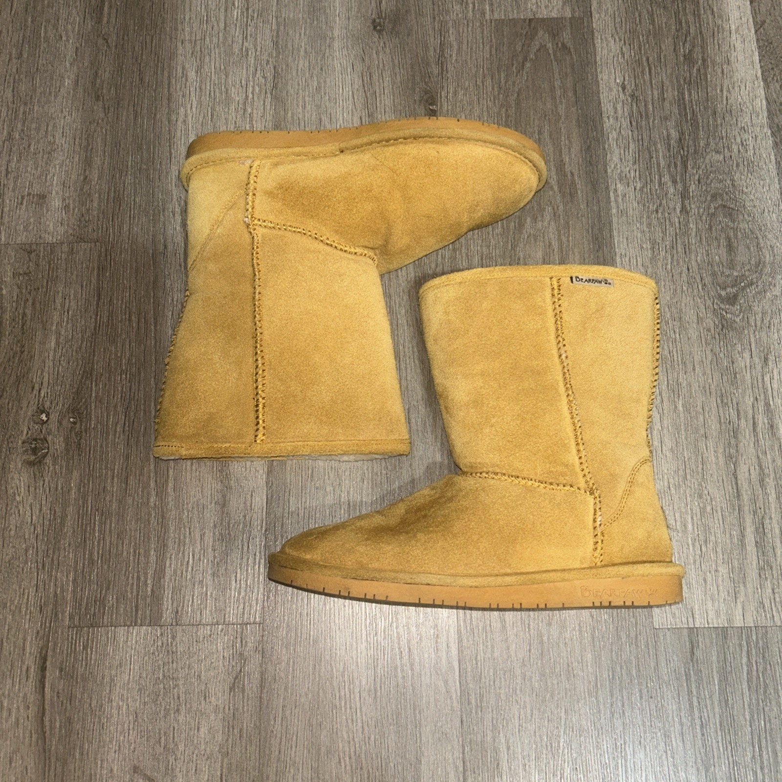 Bearpaw 608W Emma Short Boot Sz. 10 Golden Brown