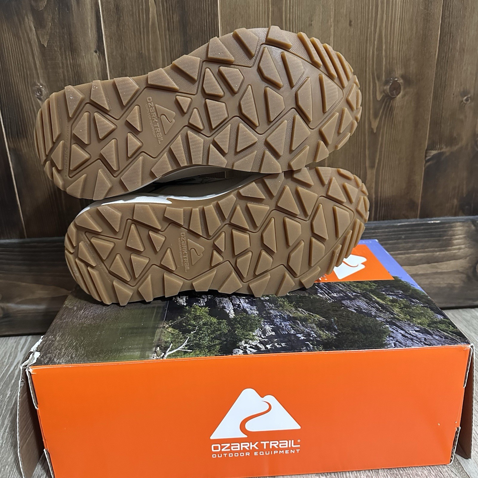 Ozark Trail Women’s Beige Leather Waterproof Hiker Hiking Shoes Size 7.5 NIB