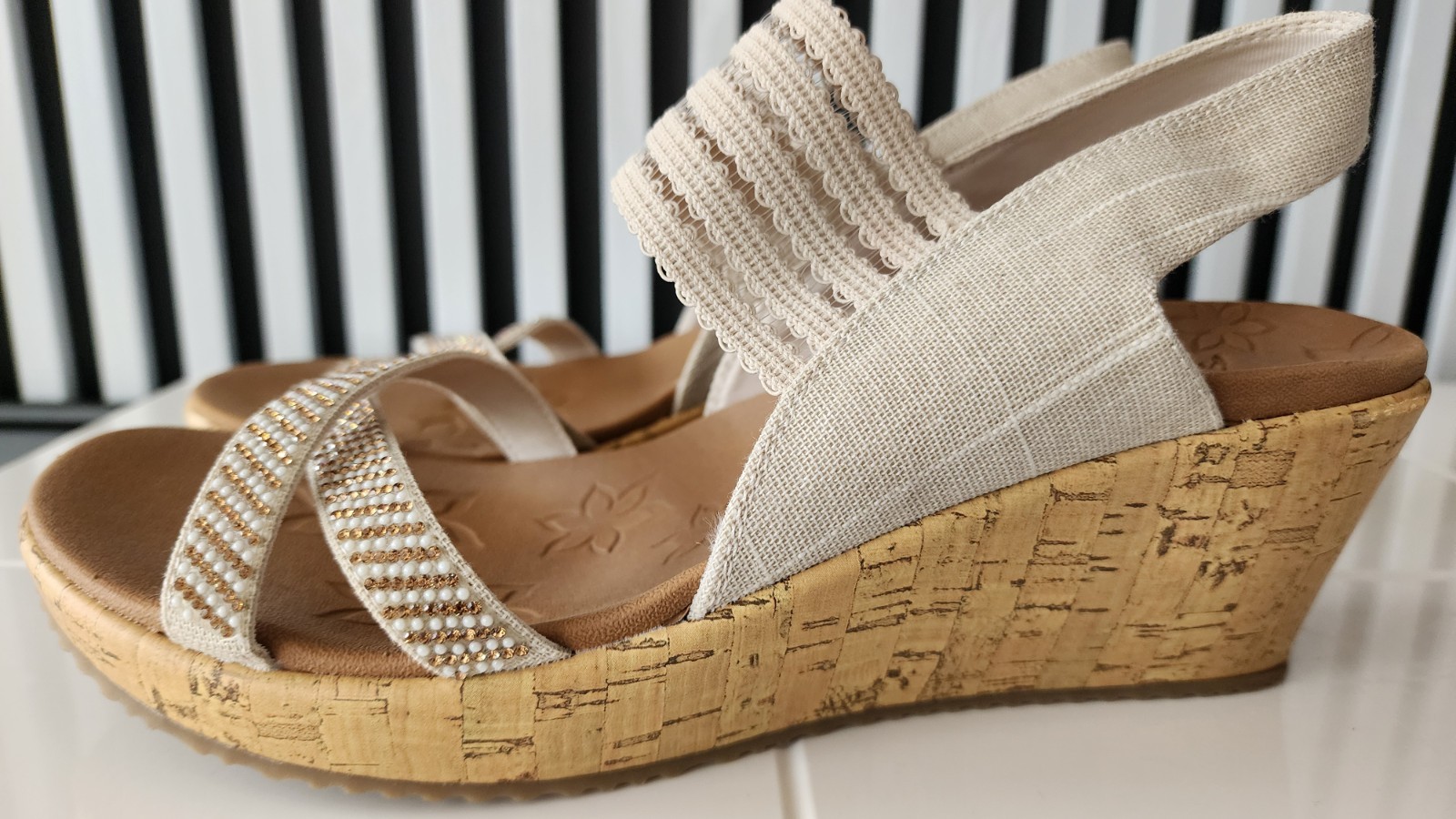 Cali From Skechers Beverlee Beige Heel 2.5″ Wedge Heel Sandals – 10 NEW