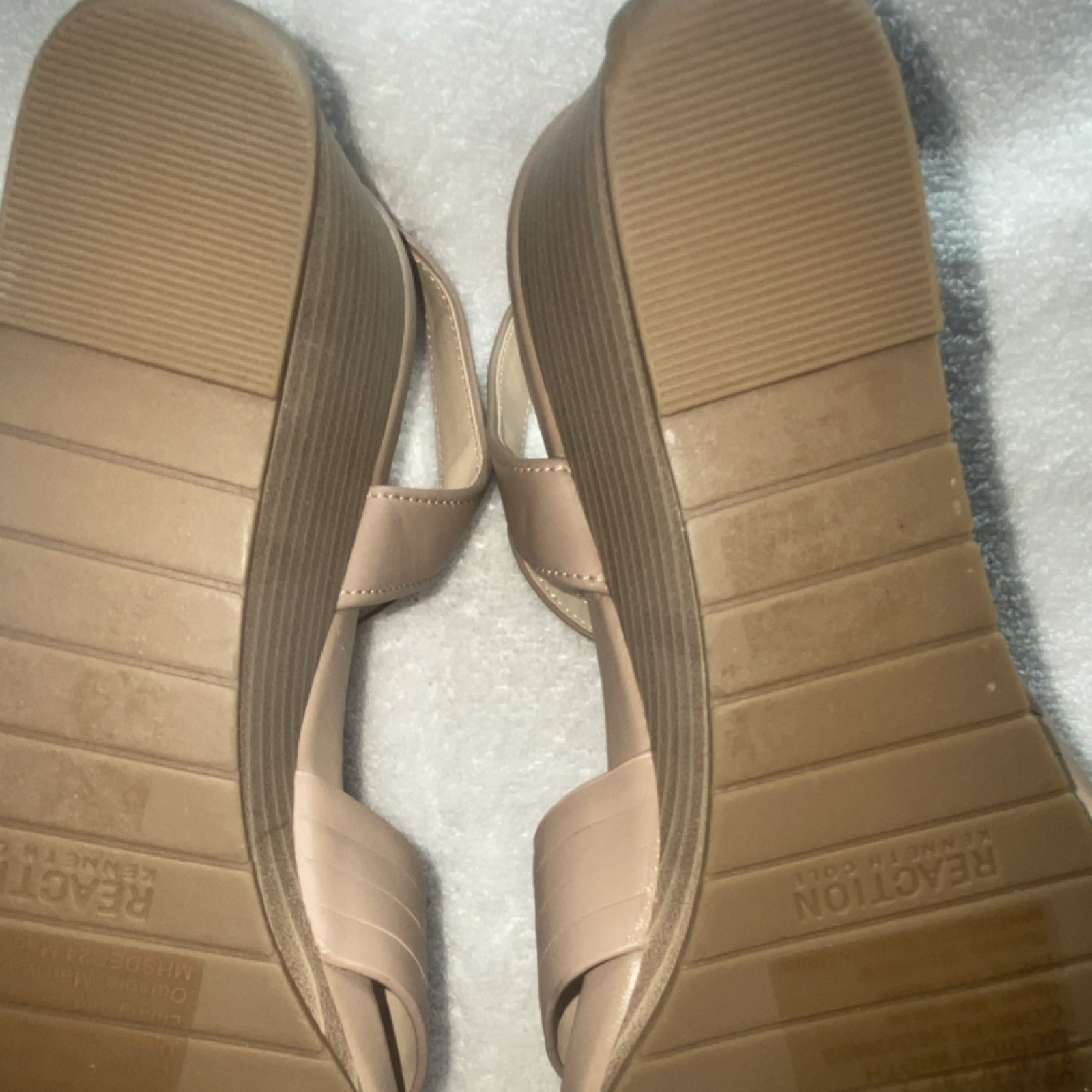 KENNETH COLE Beige Man Made Strappy Wedge Buckle Sandals Women’s USA 9.5M