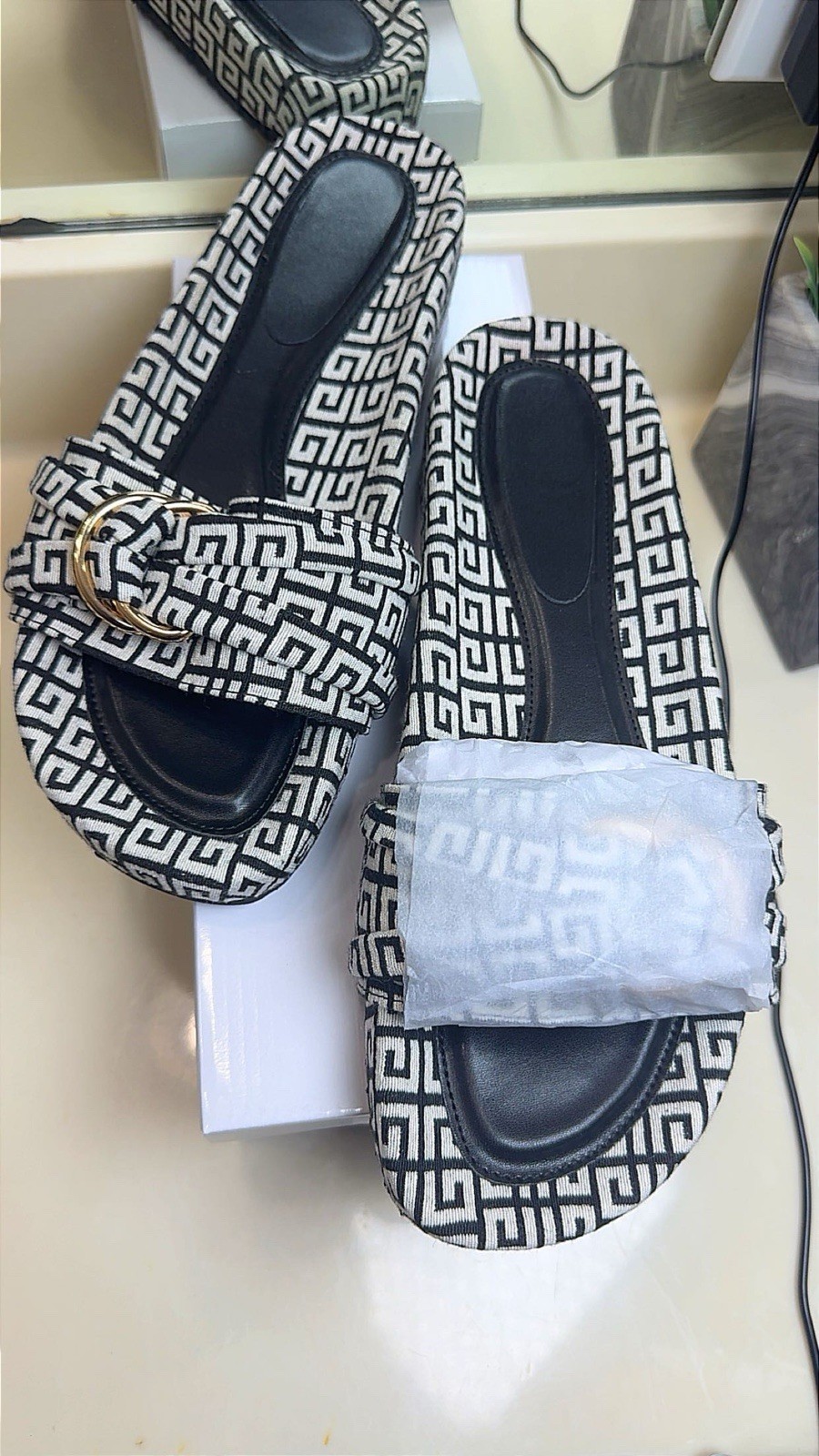 Women’s Black/White Geometric Slide Sandals Buckle Strap Slip-On Size 10