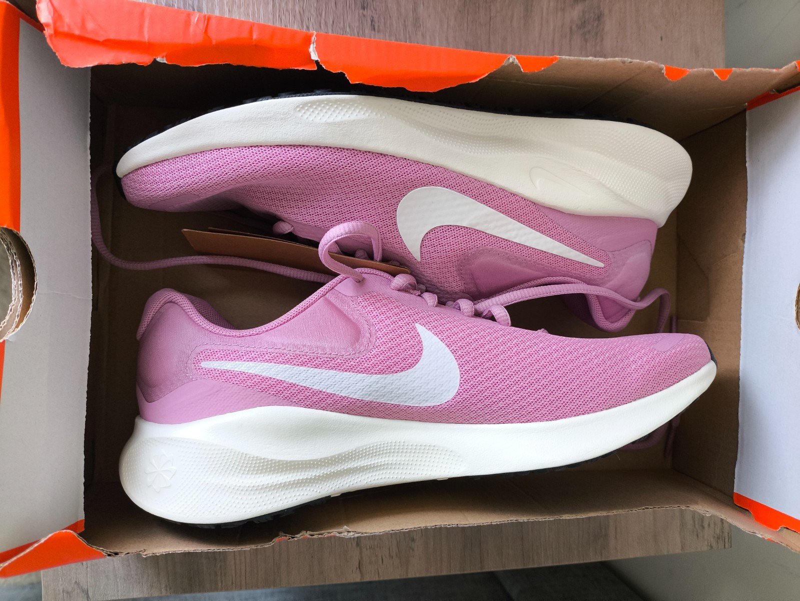 Size 8.5 – Nike Revolution 7 Elemental Pink Sail W