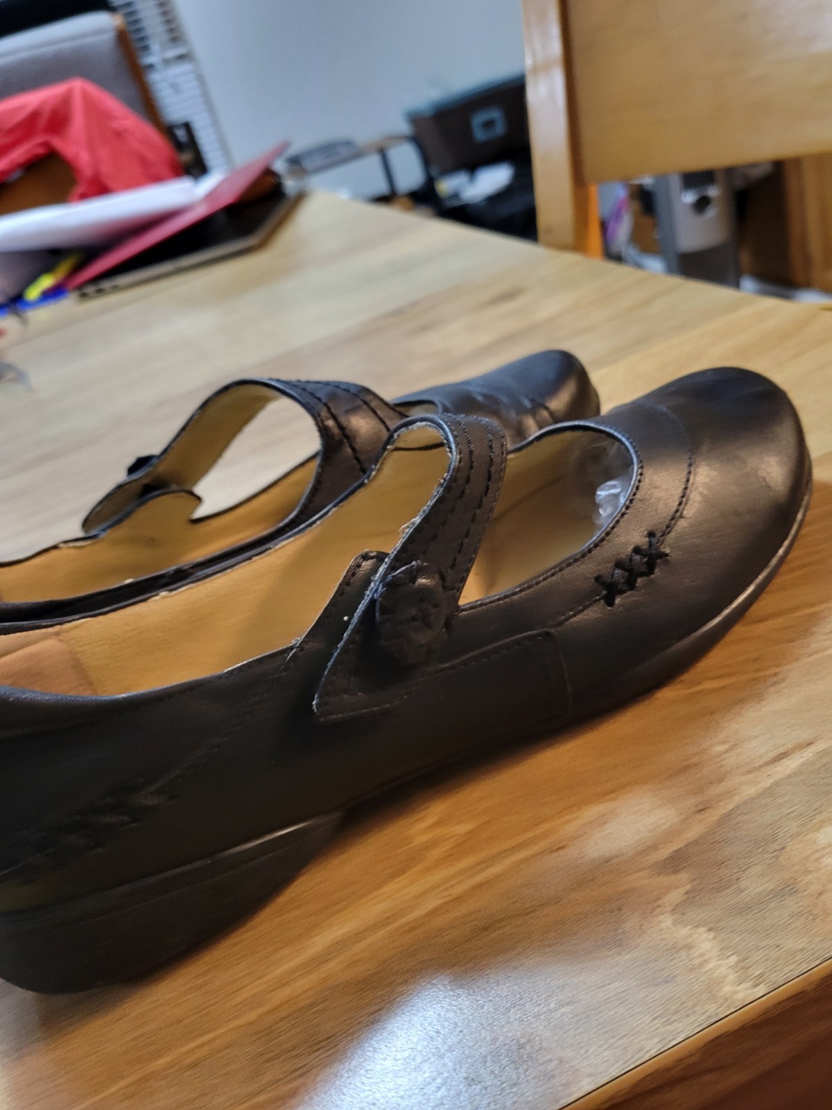 Mary Jane Style Leather Shallow Toe Comfort Flat By Strictly Comfort sz 10-M
