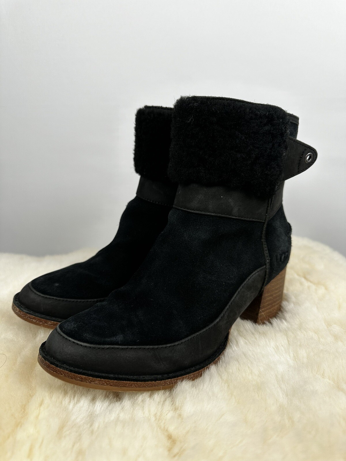 Women’s Boots Black UGG Wool Wedge Block Boots Lace Up Shearling Suede size 7