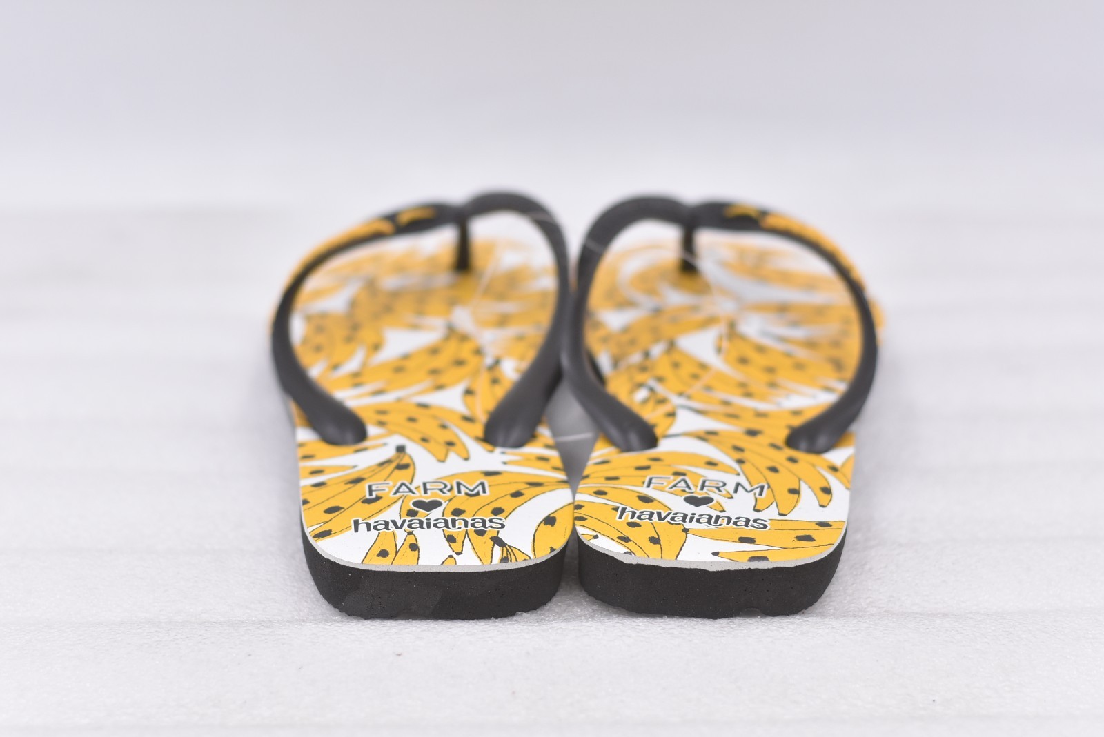 Womens Havaianas Slim Flip-Flop Sandals – Black w/ Bananas Size 7/8 (EU 39-40)