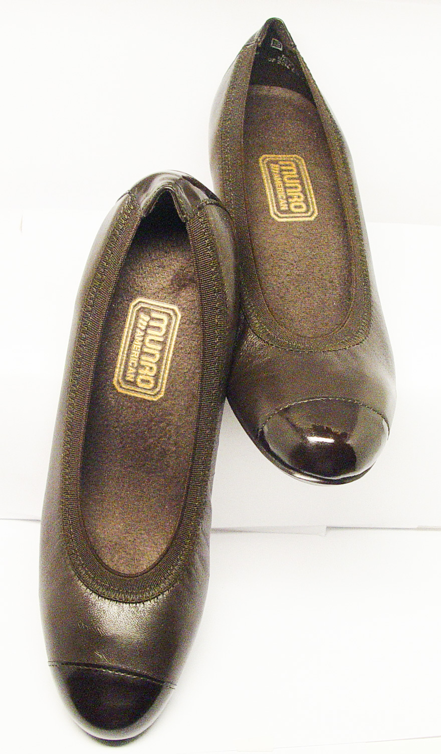 MUNRO AMERICAN SZ 6.5 M BROWN UPPER W/LATEX RUBBER BOTTOM SHOCK ABSORBING HEEL