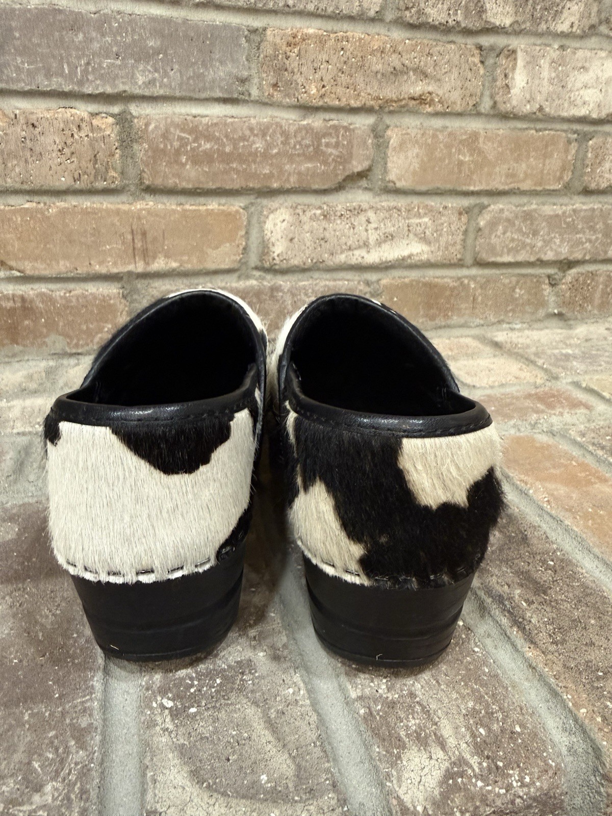 Sanita Women’s Leather Cow Print w/ Fur Slip-On Clogs EU 37 US 6.5 Black/White