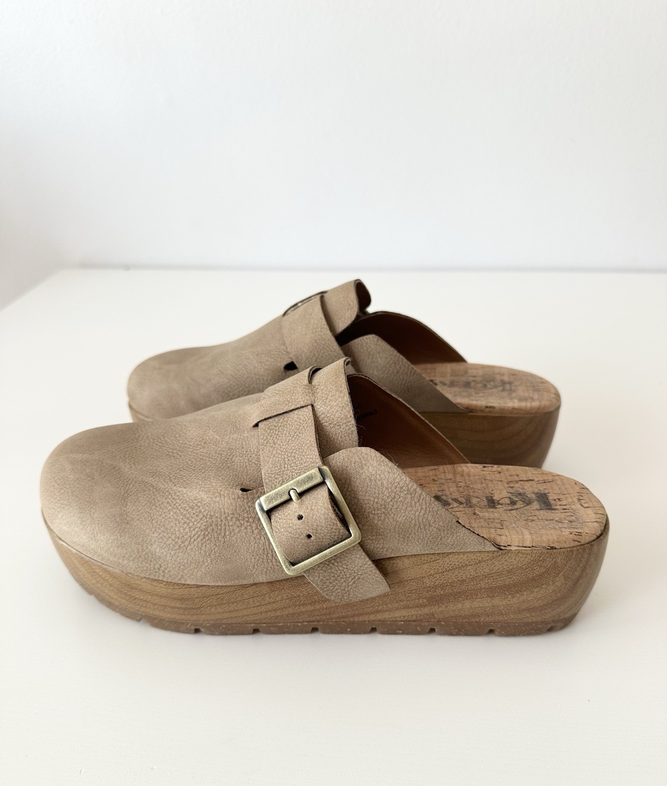 Korks Women’s Beige Leather Buckle Clog Sandals Cork Insole Size 8M