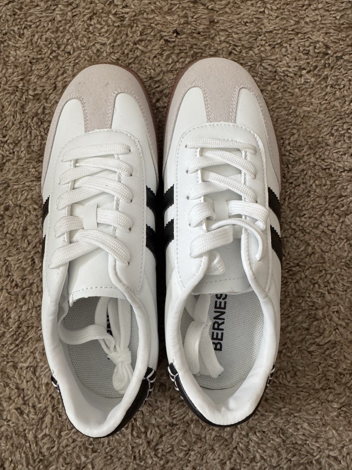 New Berness Size 7 Beige Black White Low Top Lightweight Tennis Shoes Sneakers