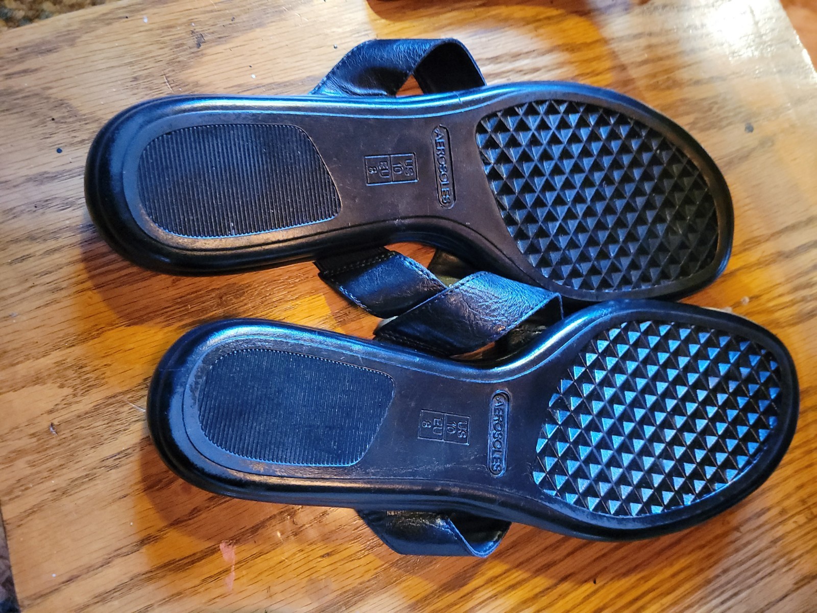 AEROSOLES Flip Flops size 10 M black with silvertone all man made materials