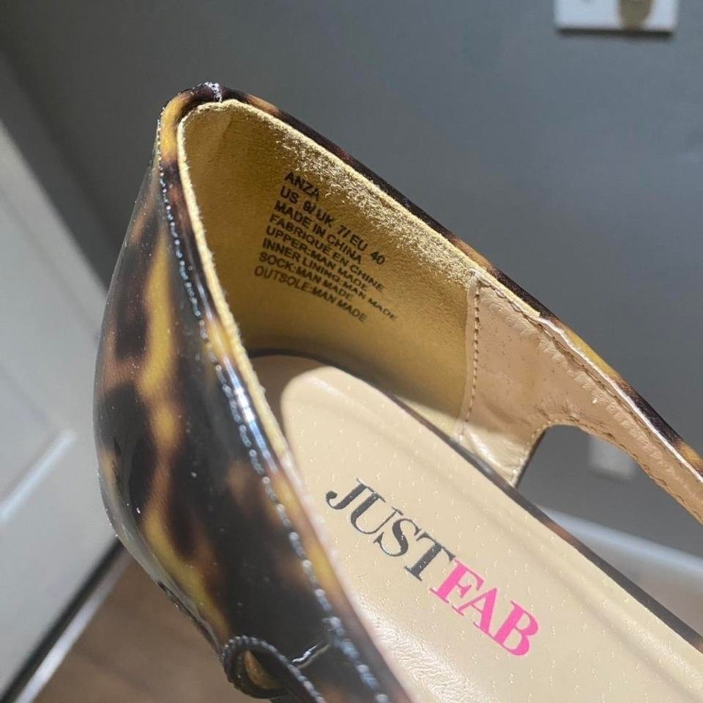 JUSTFAB Tortoise shell pointed toe flats Size 9