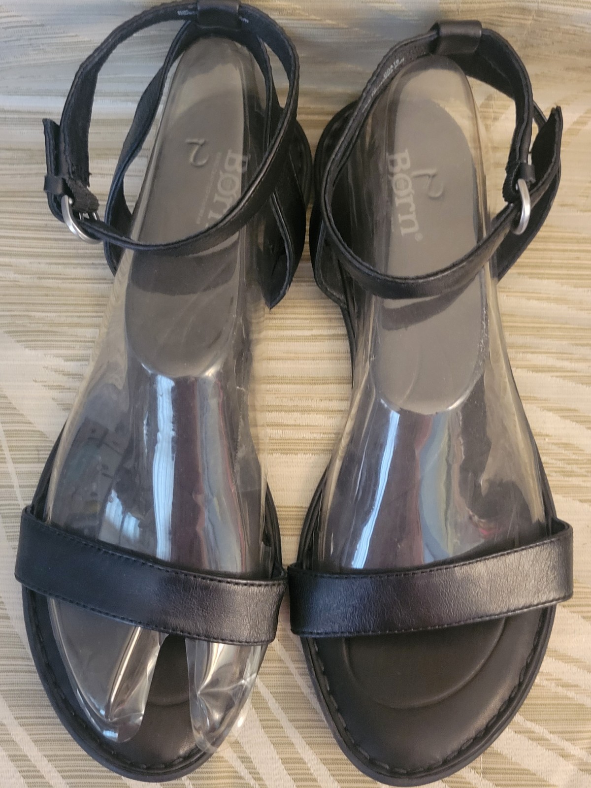 Born STEPHANE Womens Black Leather Ankle Strap Flat Sandals US 9M Comfort