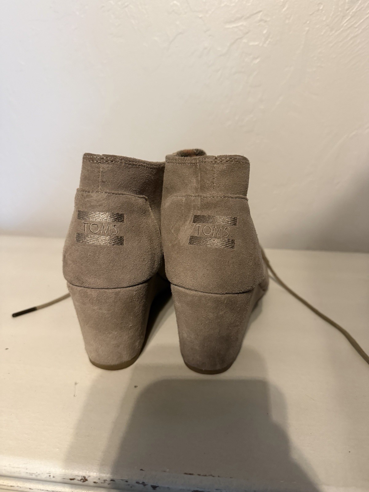 TOMS Women’s Beige Suede Lace-Up Wedge Ankle Bootie Round Toe Size 10