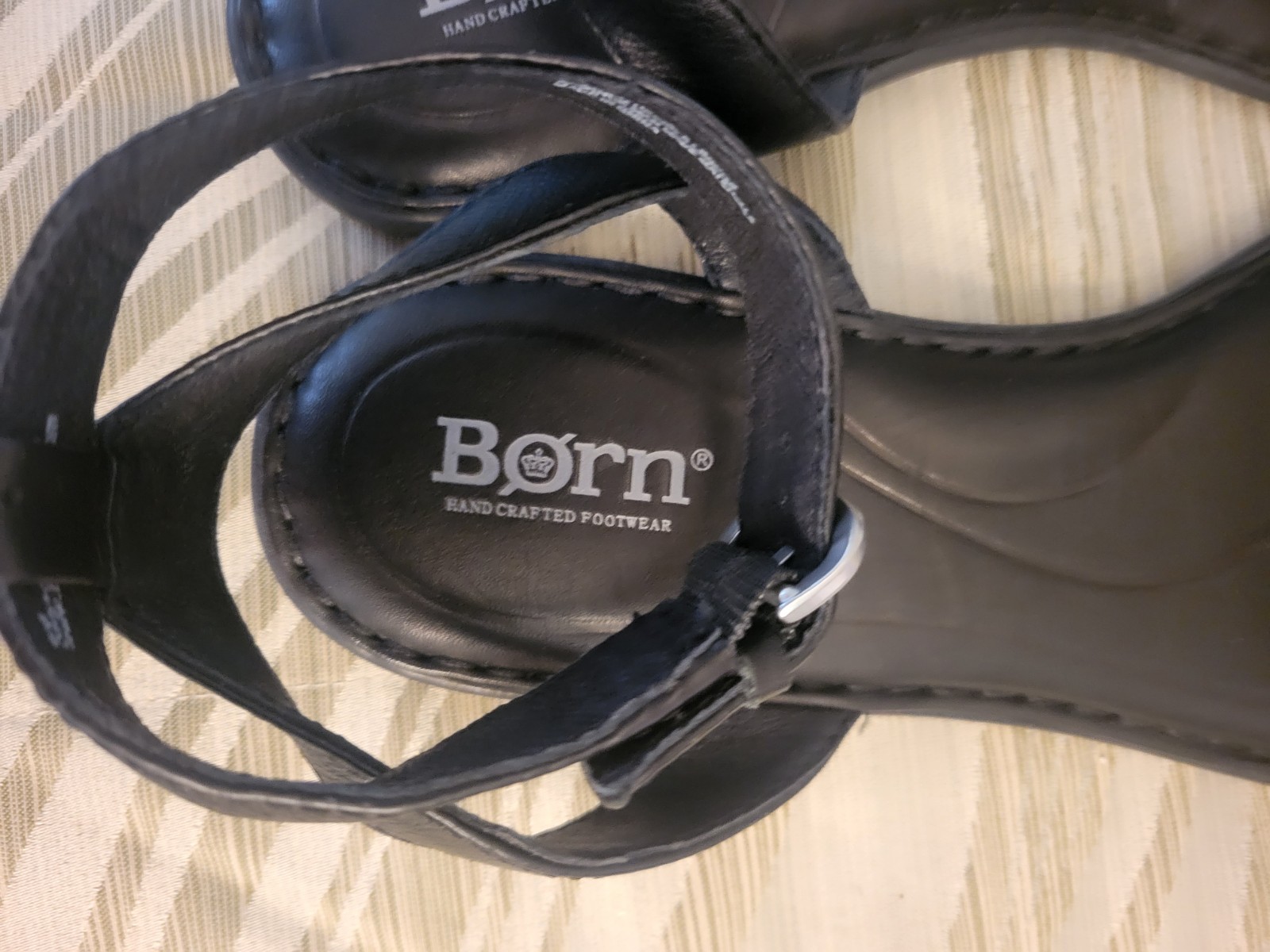 Born STEPHANE Womens Black Leather Ankle Strap Flat Sandals US 9M Comfort