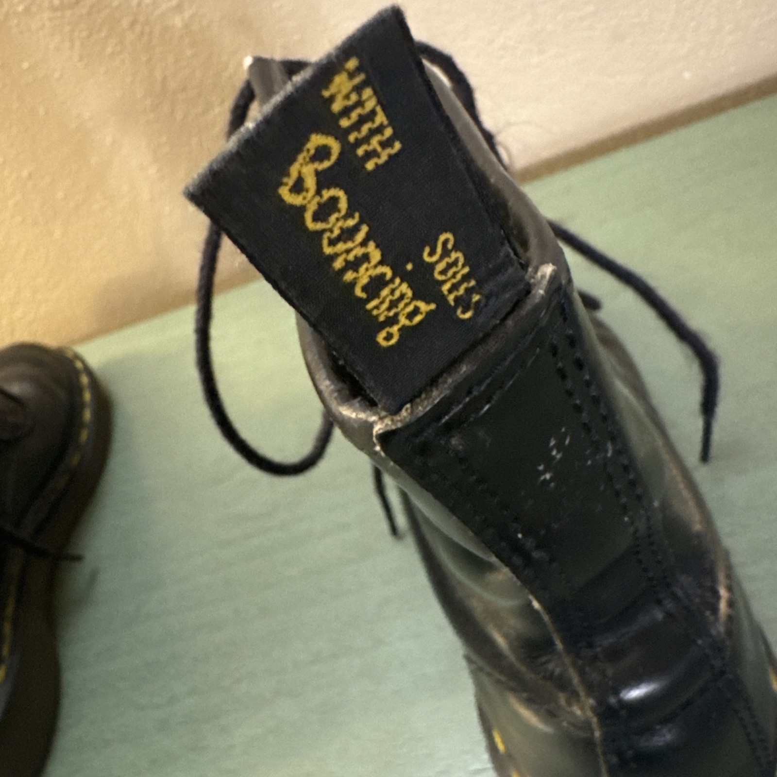 Dr. Martens 1460 Women’s Smooth Leather 8 Eyelet Boots Size 9 Black