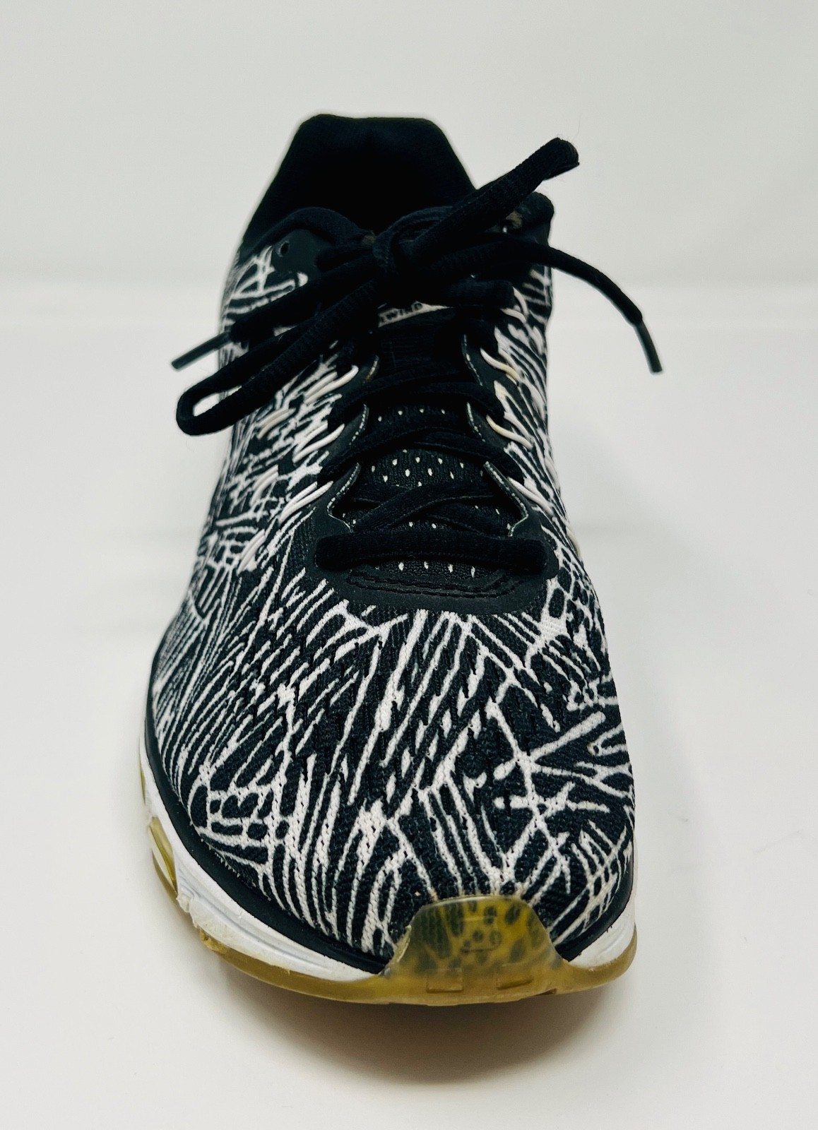 NIKE TAILWIND 8 WOMENS SIZE 8.5 INDOOR USE ONLY NO INSOLE BLACK & WHITE GRAPHICS