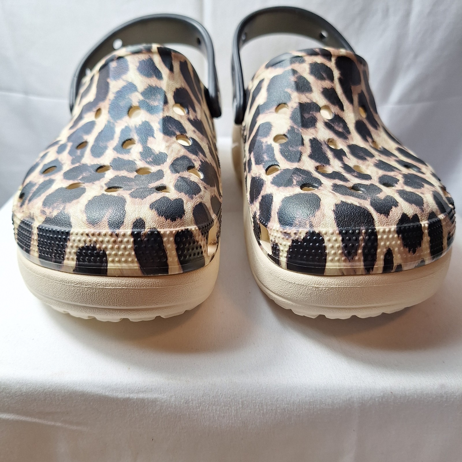 CROCS Baya Platform Printed Clogs Womens Sz 9 Beige Brown Cheetah Croslite Foam