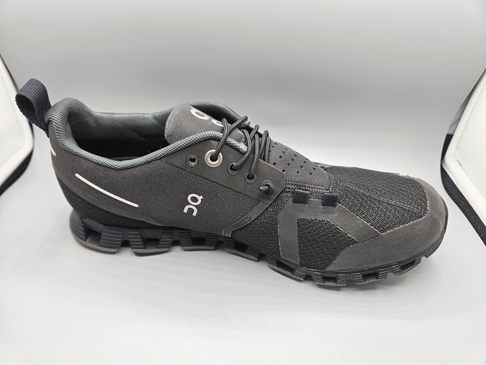 On Running Womens Cloud Waterproof Mesh Black Lunar Trainer size 6 (US)