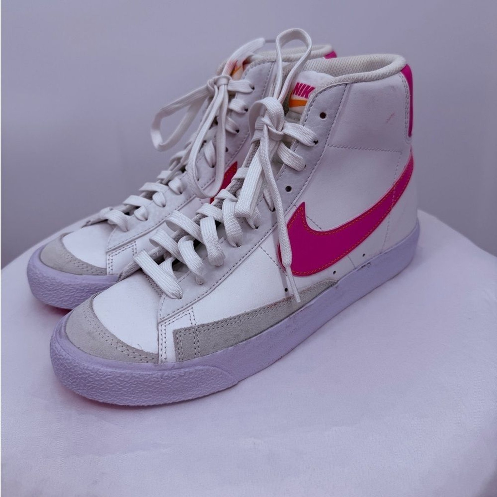 Nike High Top Sneakers White Pink Swoosh Youth 6Y Women 7.5