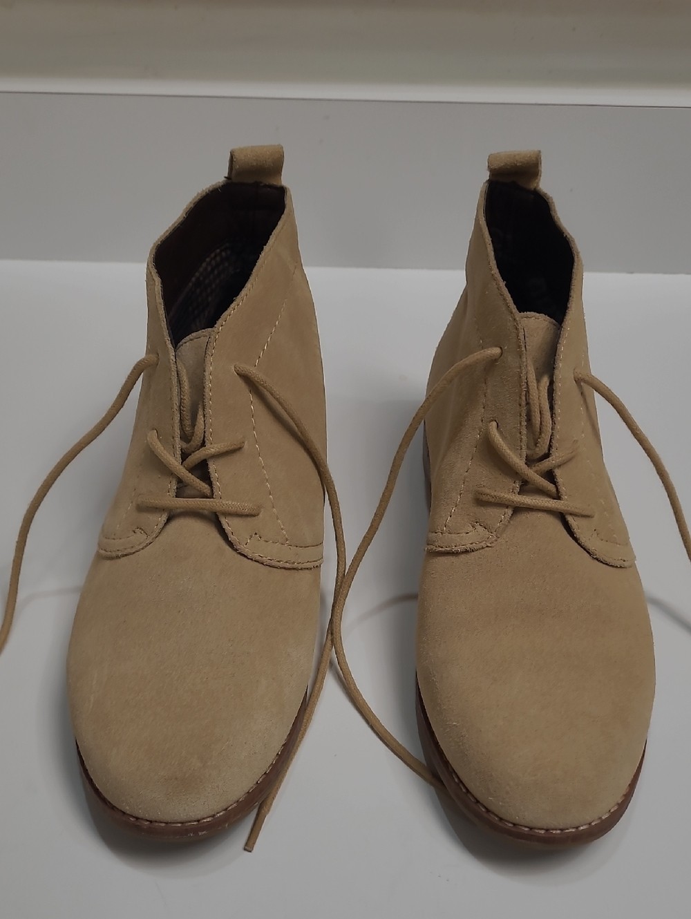 White Mountain Tan Suede Auburn Lace-Up Chukka Boots – Size 8