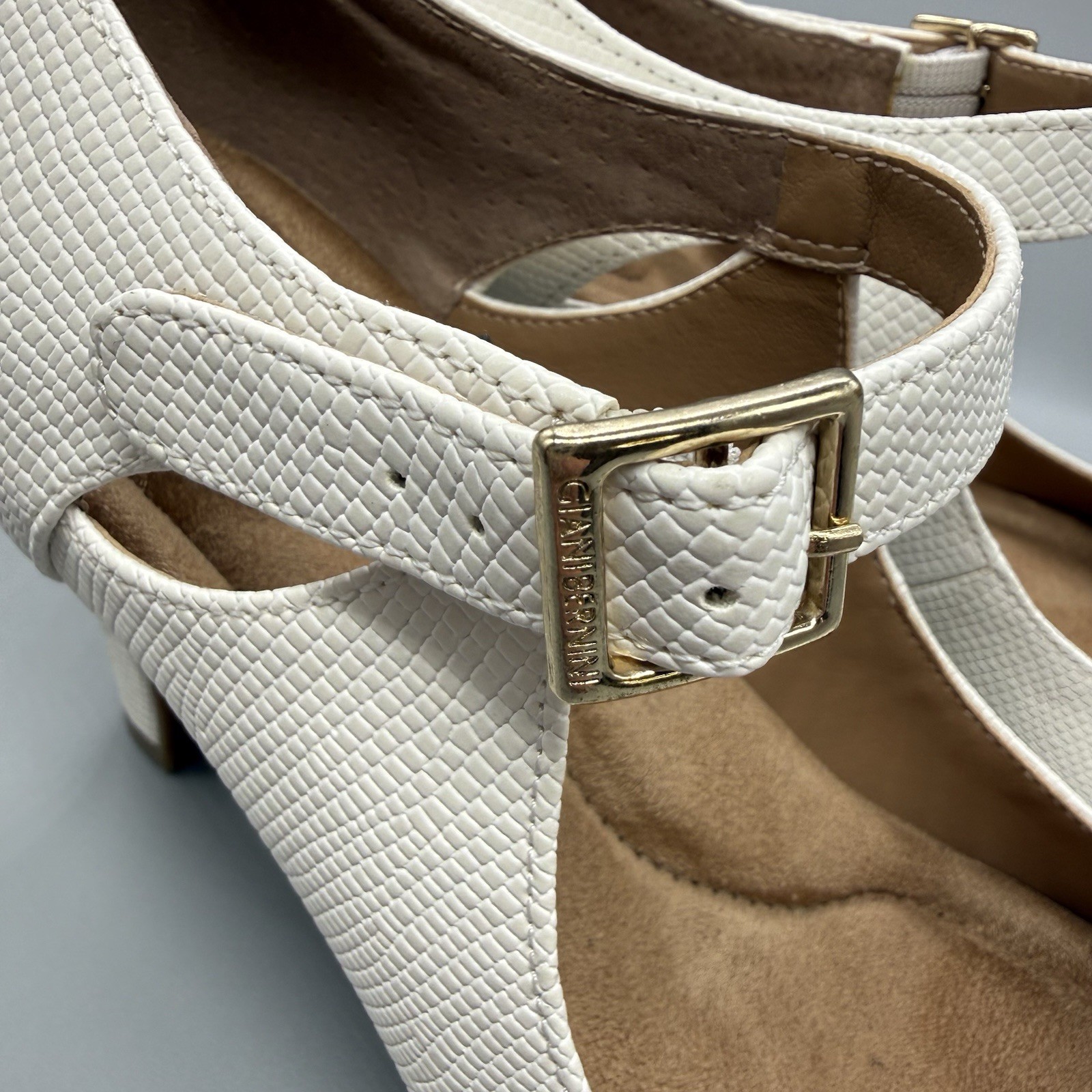 Giani Bernini Retro Style White Mary Jane Textured Heels Size 7.5 M