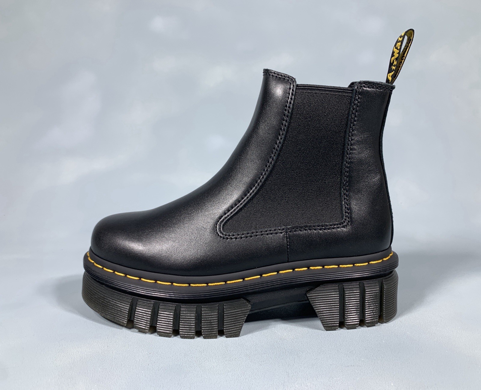 Dr Martens Audrick Black Leather Chelsea Platform Boots LA004 Women’s 9