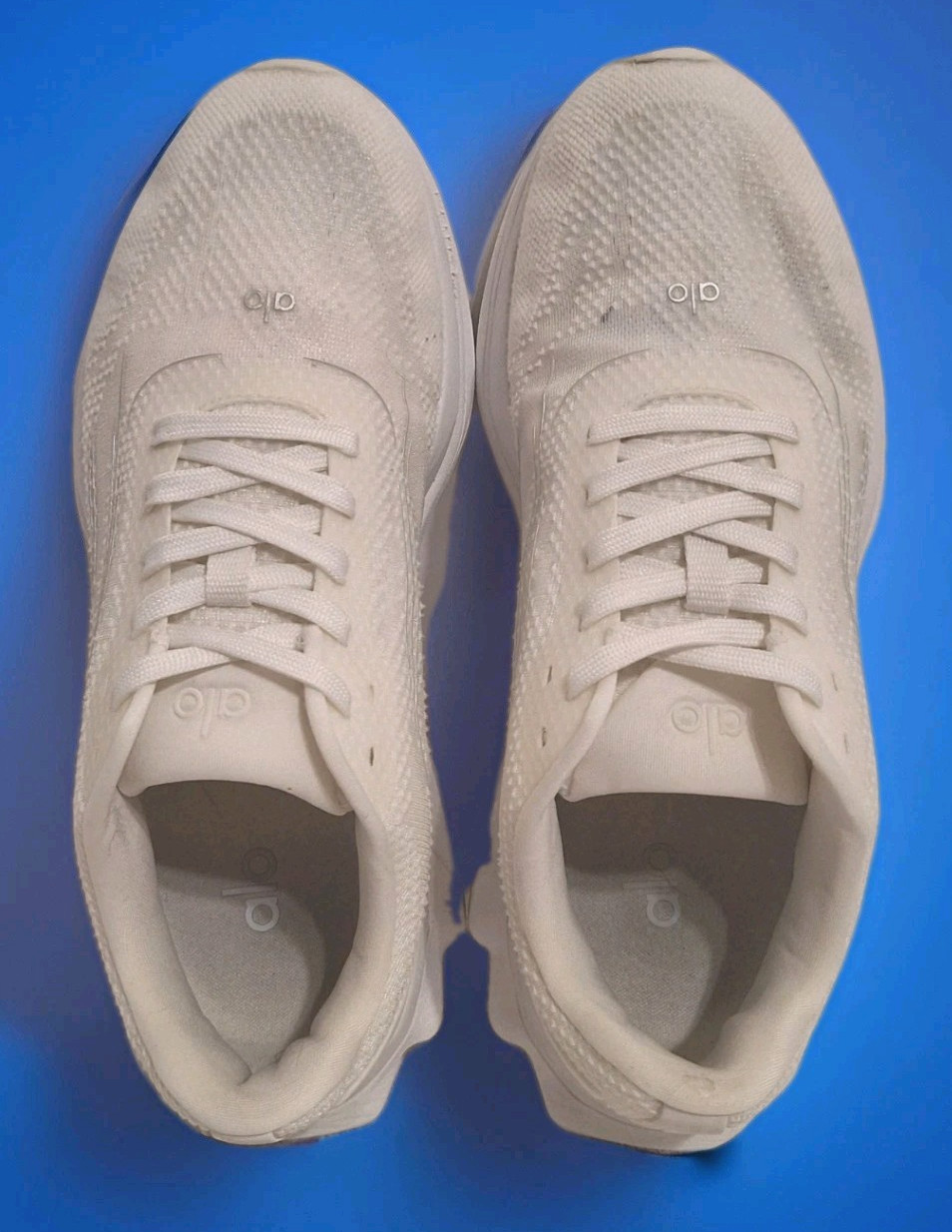 ALO Runner Unisex White/White Mesh Performance Yoga Shoes A0590U Women 8.5 Men 7
