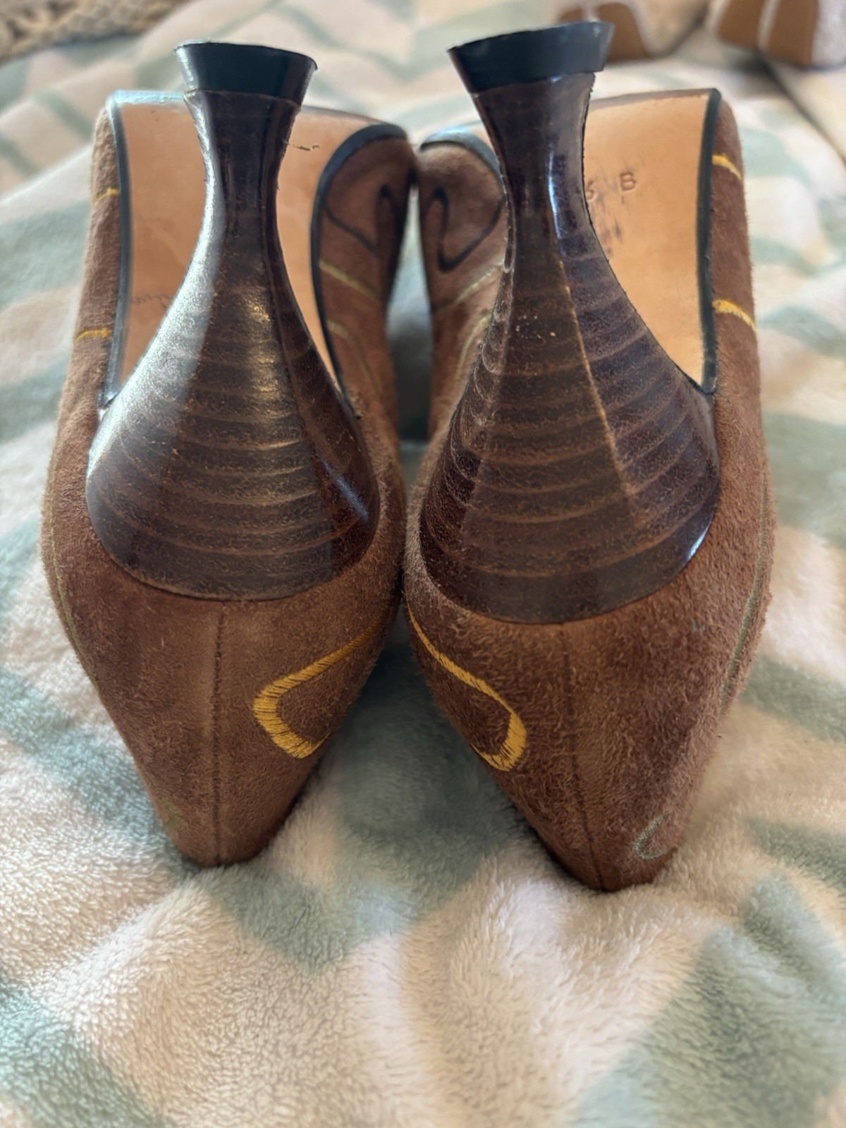 Woman’s Paul Mayer Brown Suede Pumps with/ black green and gold embroid Sz 6 B