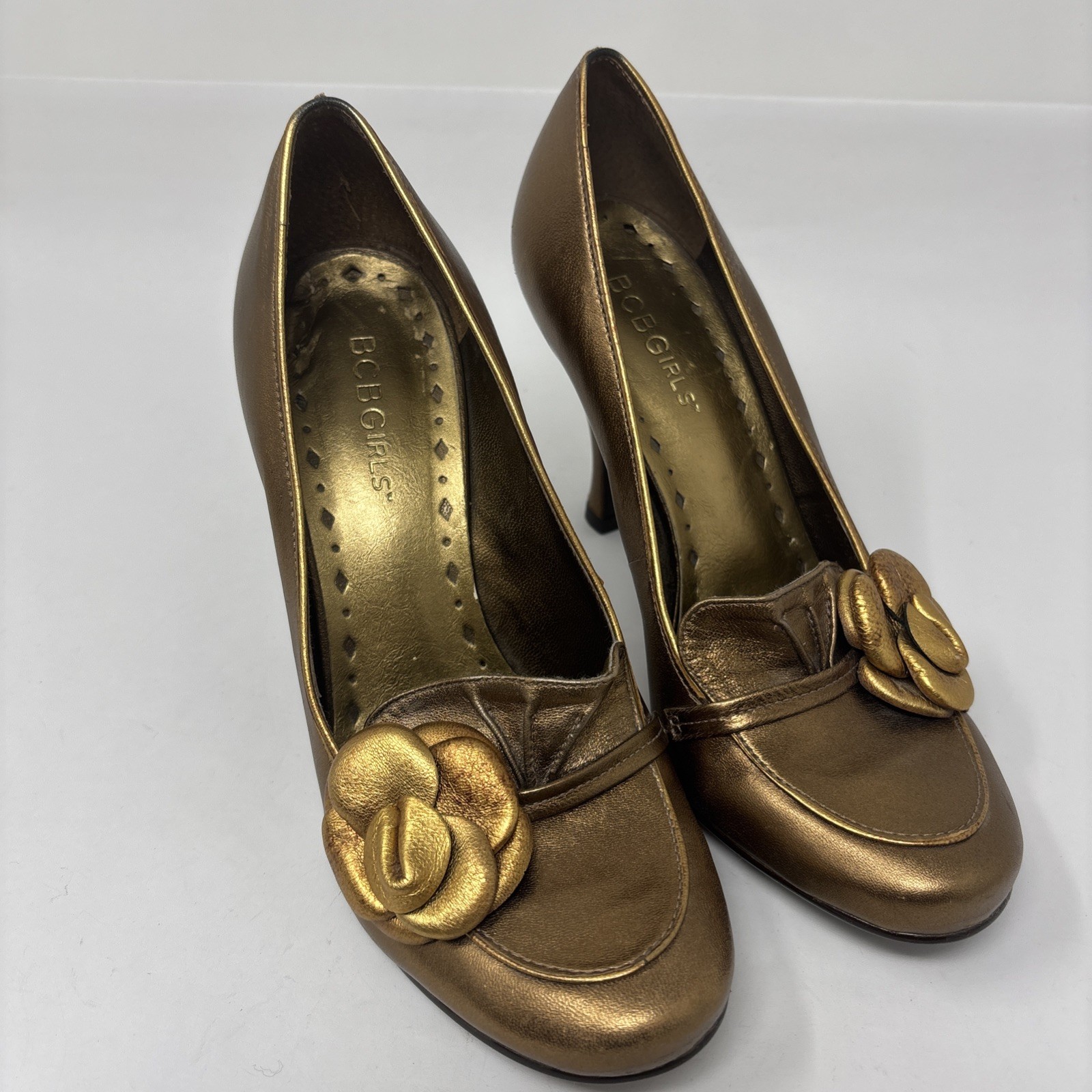 BCBGirls 3.75″ HEELS Bronze Leather SLIP ON LOAFER STYLE PUMPS SHOES 5B 35