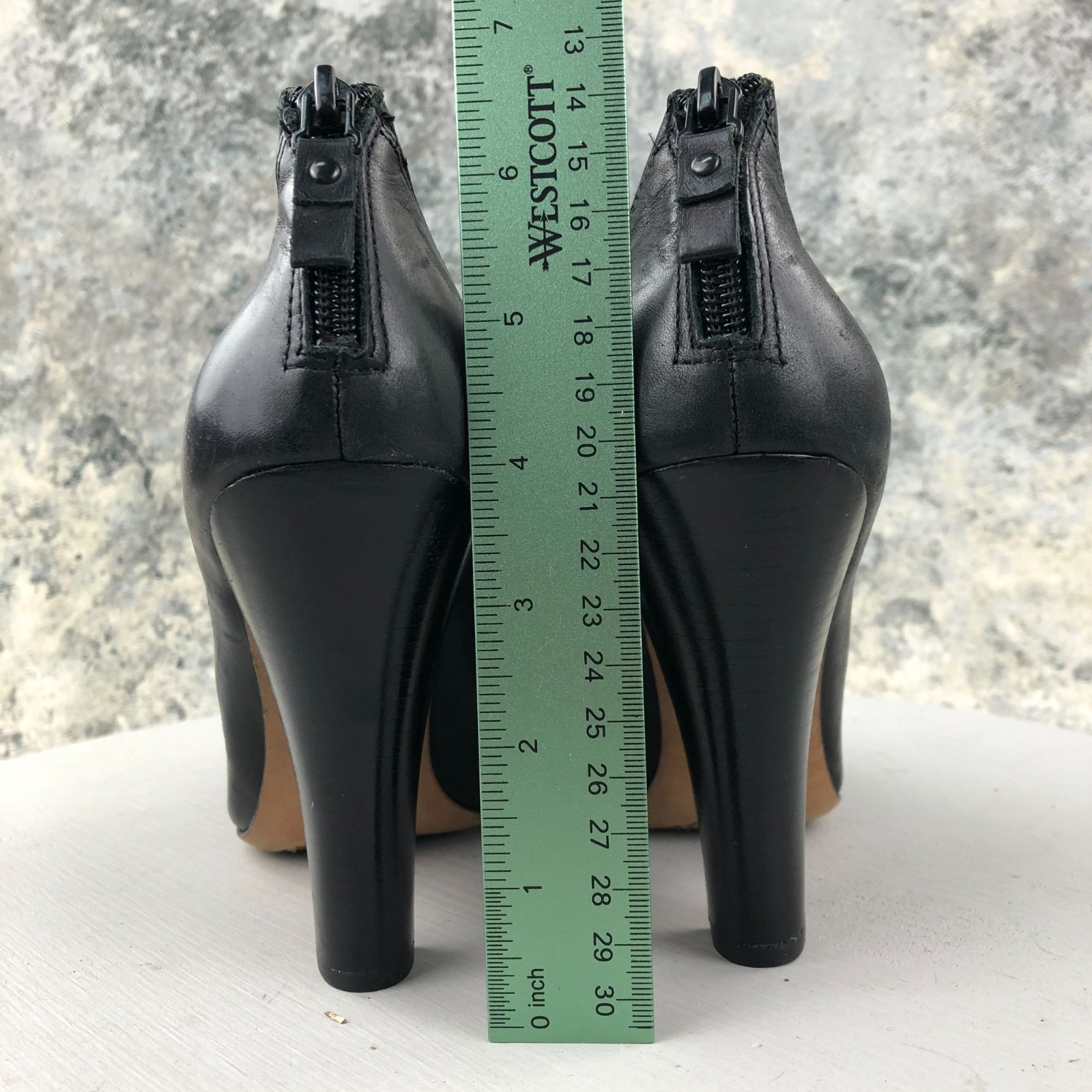 Modern Vintage Women’s Size 39 Lil Ro Black Leather Pointed Toe Ankle Booties