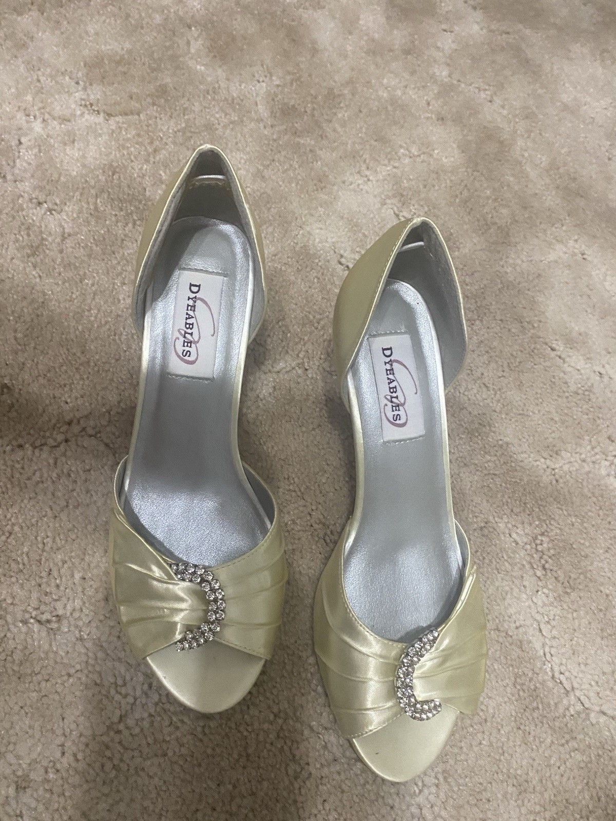 Dyeables Duchess Cream Colored High Heels Size 6.5