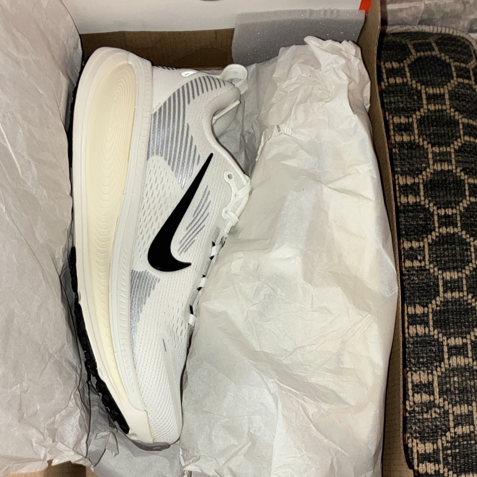 Nike Vomero 18 Summit White Coconut Milk Black Running Shoes HM6804-101 2025