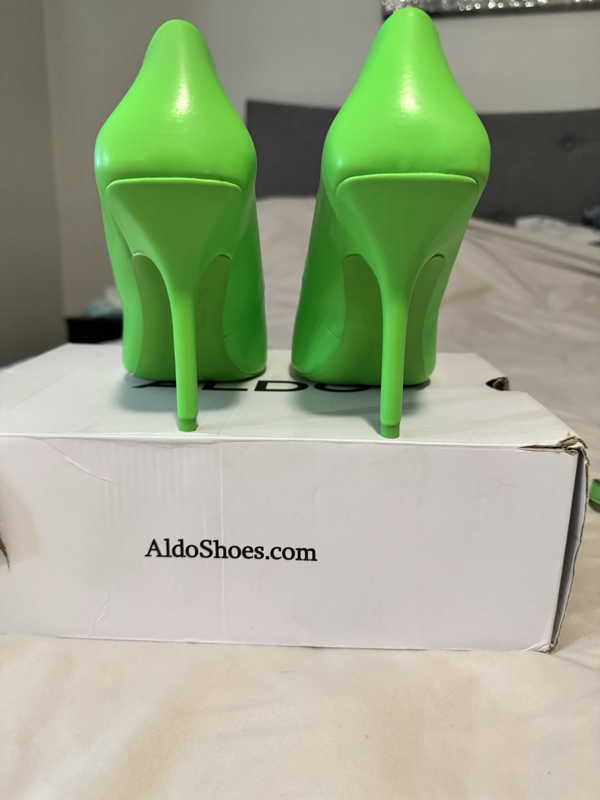 ALDO Neon Green Solid Pointed Toe Stiletto Pump Heels Slip On Women’s 9