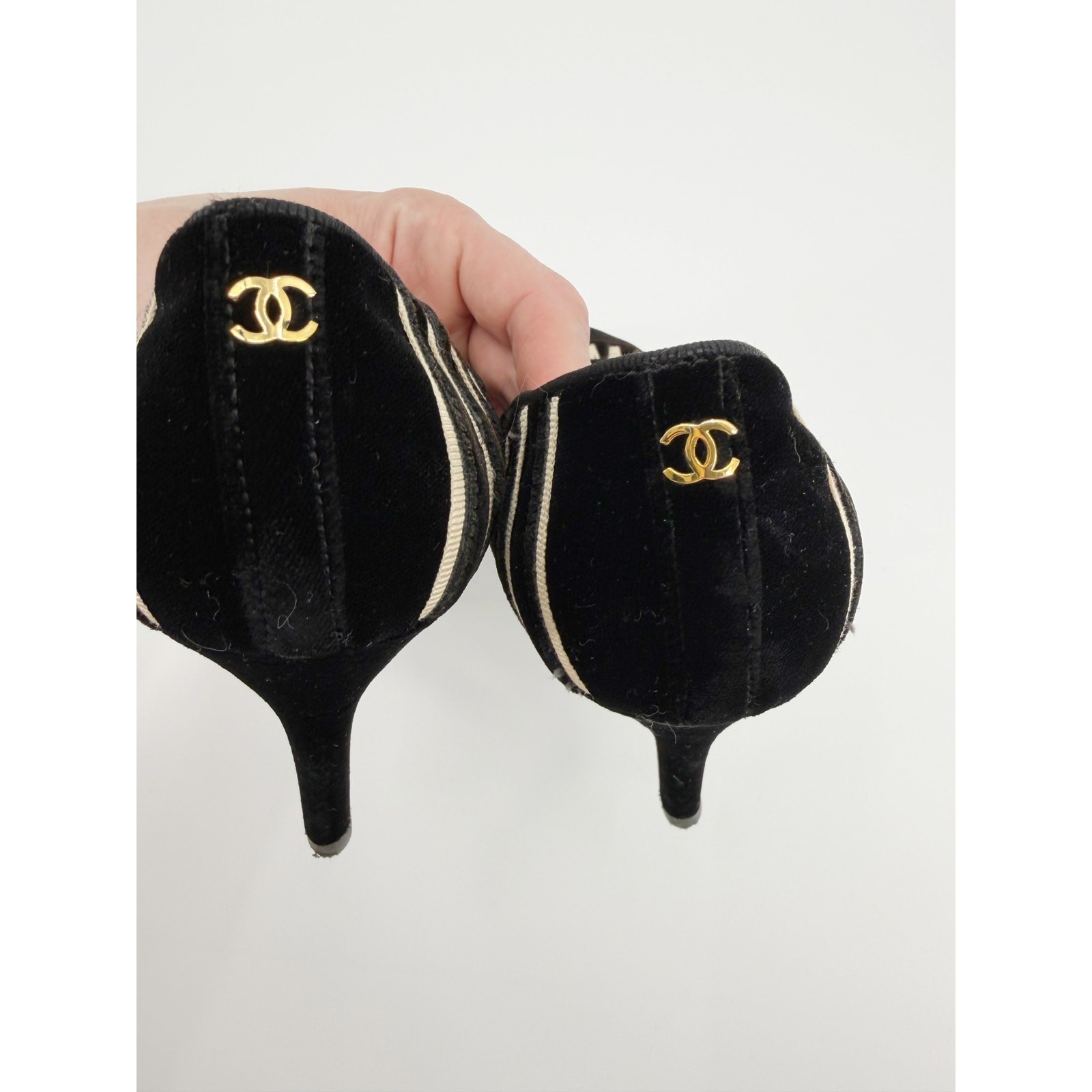 Chanel Pumps Striped Velvet Cap Toe Interlocking CC Logo Black White 39.5 9.5