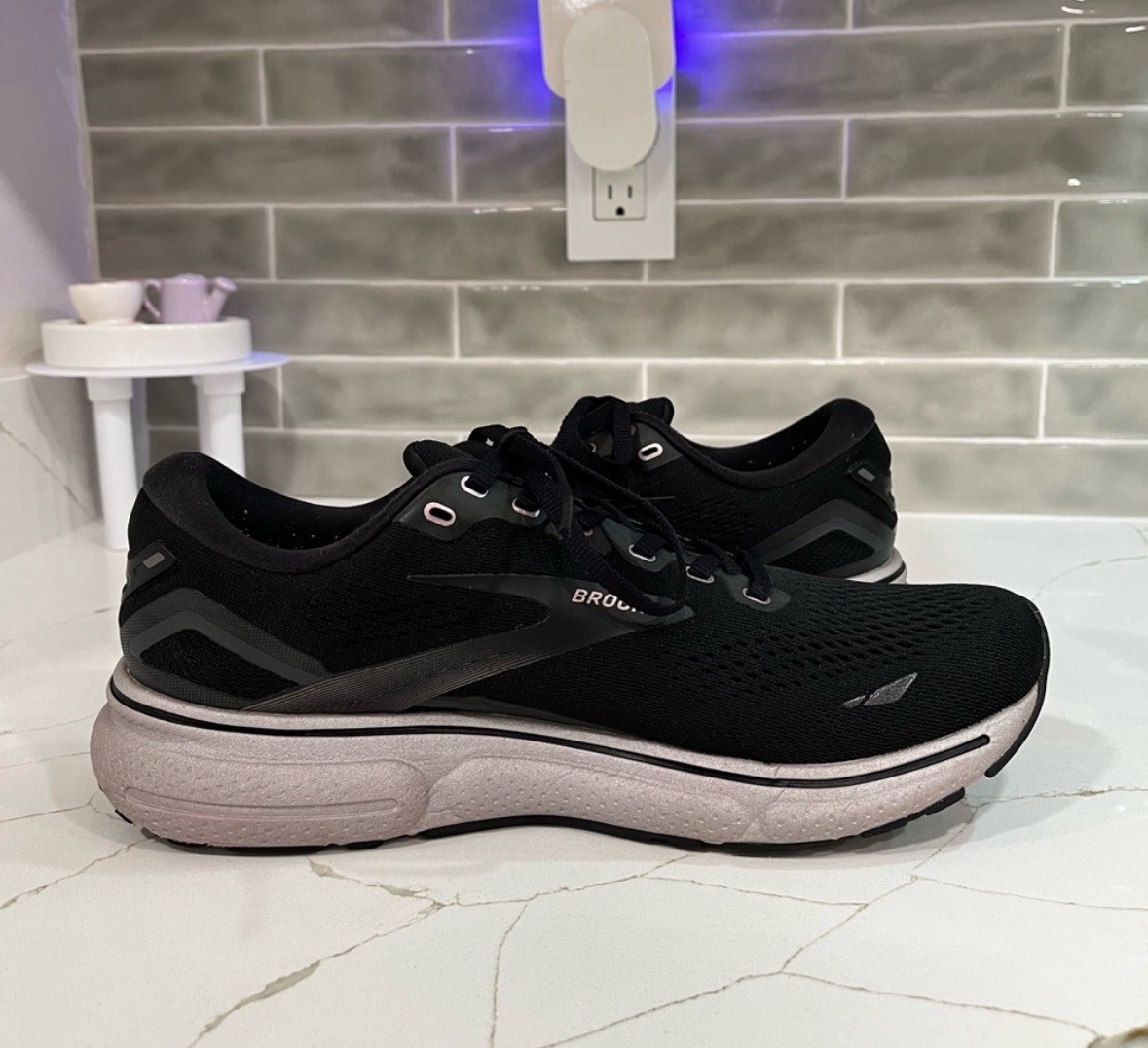 Brooks Ghost 15 Running Shoes. Women’s Size 10.5 Color Black Rose Gold