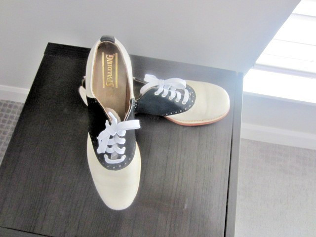 Vintage Women’s ’50/’60’s AG Spalding Black & White Saddle Shoes 7AA