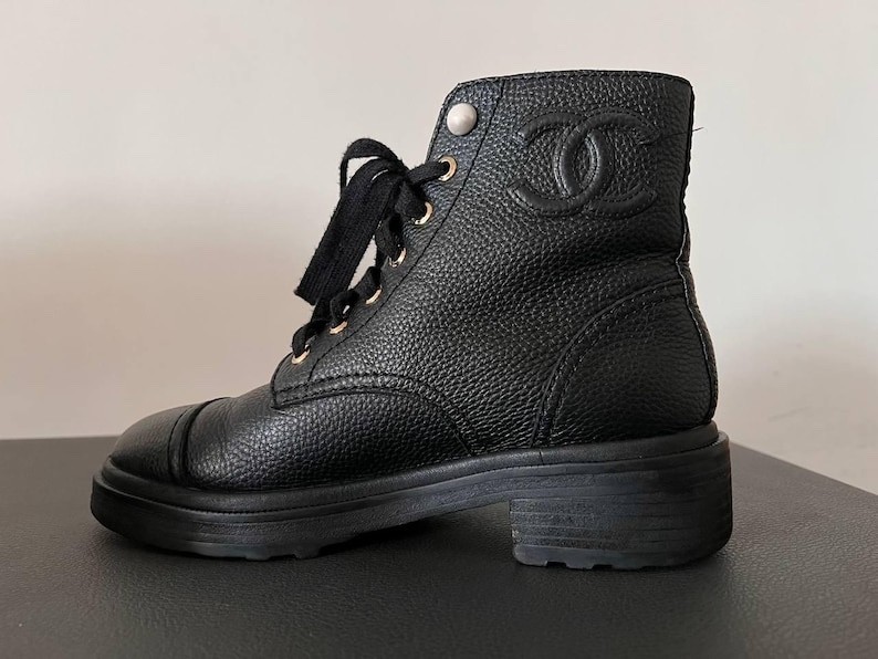 Chanel Combat Boots Black Grained Leather Pearl Logo EU 38 US 7.5 Made in Italy