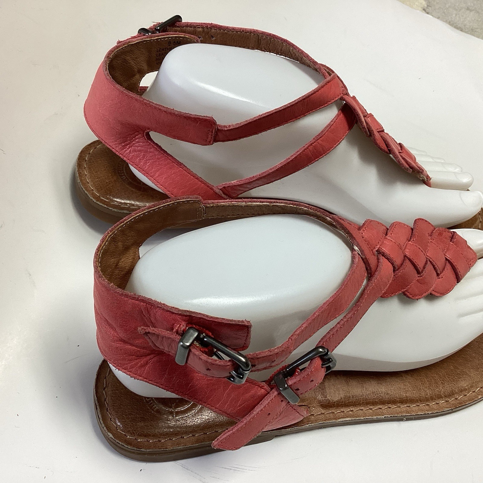 Nurture Sandals Womens Size 9.5M Double Buckle Thong Salmon Coral Leather Uppers