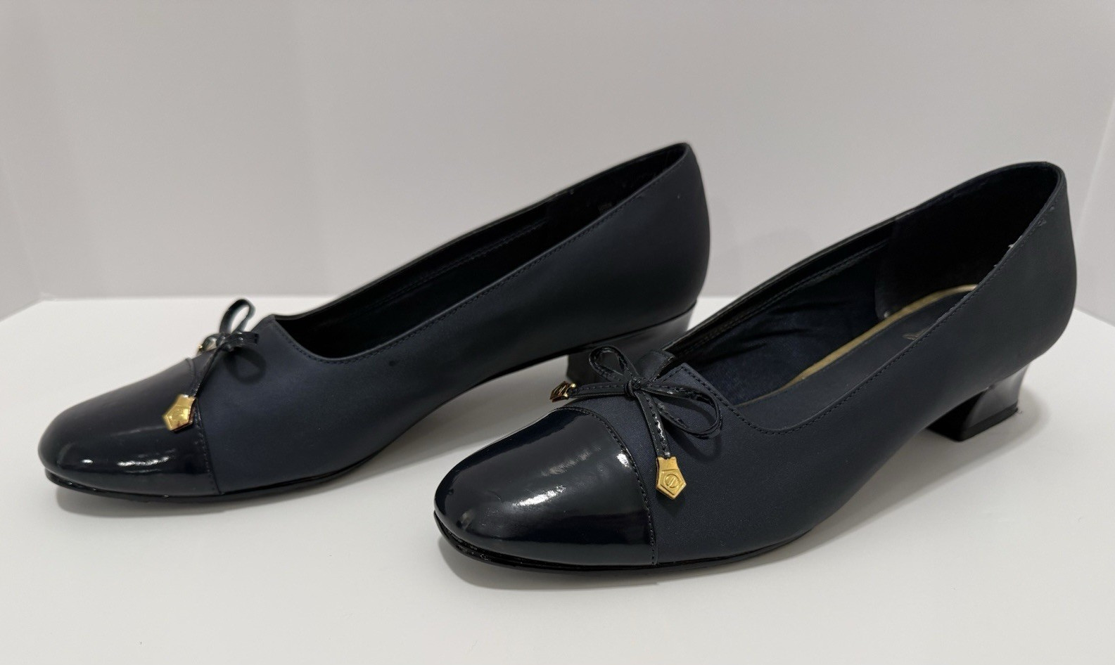 Soft Style Women’s Navy Blue Round Toe Block Heel Slip-On Pumps w/Bow Size 10M