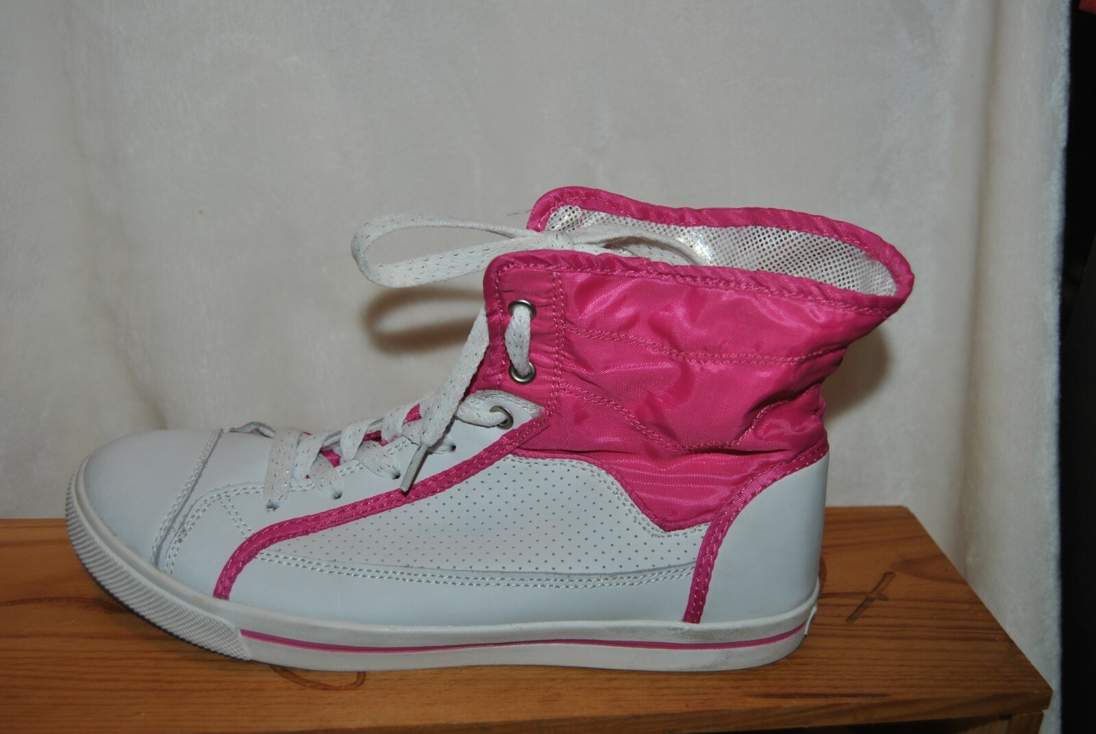 Women’s GOT TA FLURT White w Pink Trim High Top Athletic Shoes Size 9 Leather