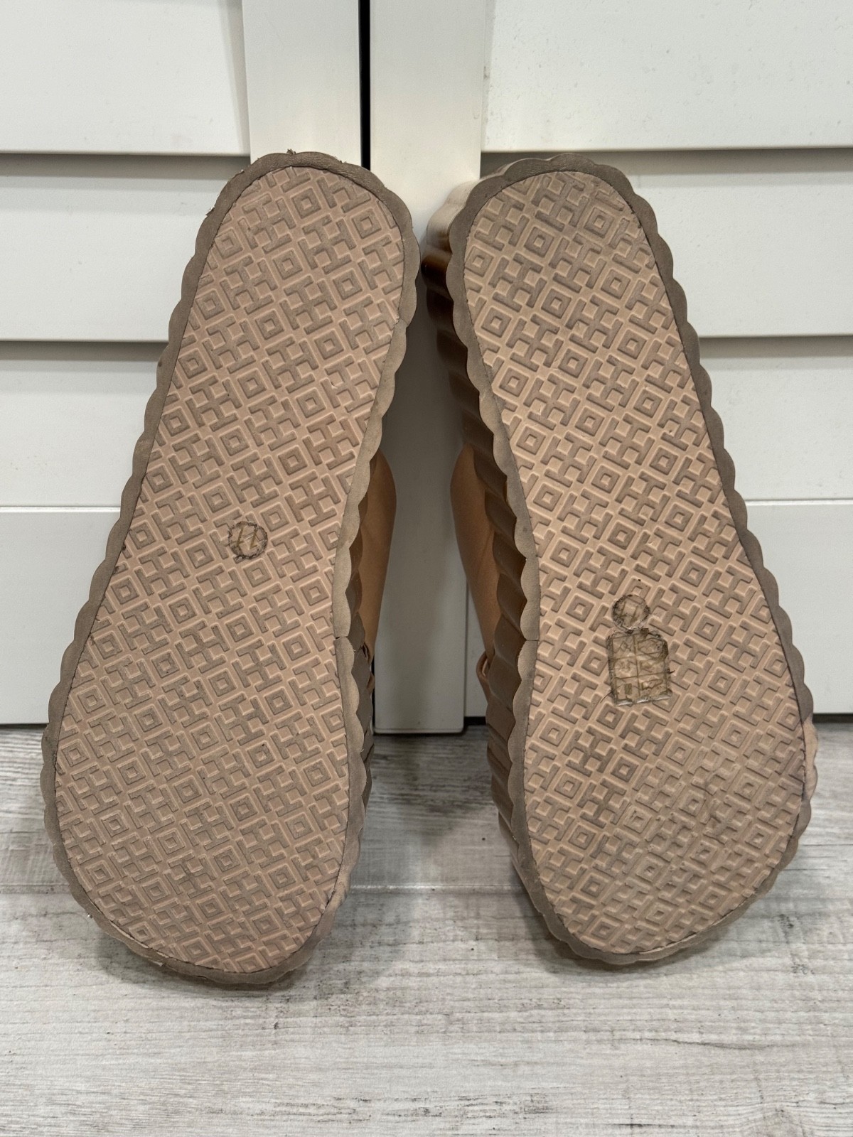 Tory Burch Eva Sole 11 M Gold / Gold Scallop Wedge Platform Sandals VGUC