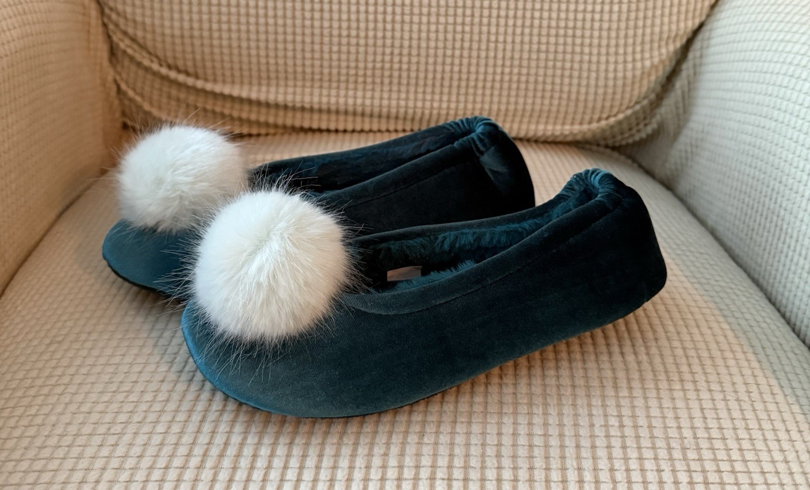 Women’s Old Navy Teal Velvet Pom-Pom Ballet Flat Slippers